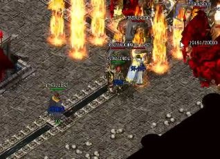 在单职业传奇游戏中，装备的属性通常是相互对应的。