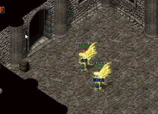 1.95神龙合击传奇私服中套装的选择与获取